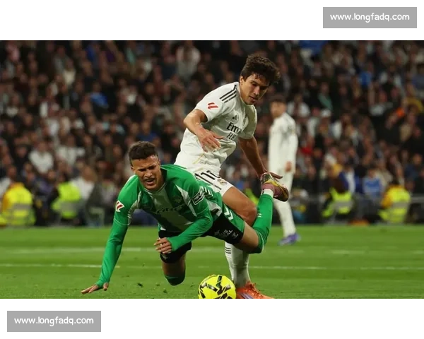 皇马对决巴萨赛果揭晓西甲巅峰之战走向尘埃落定引爆舆论风暴全城